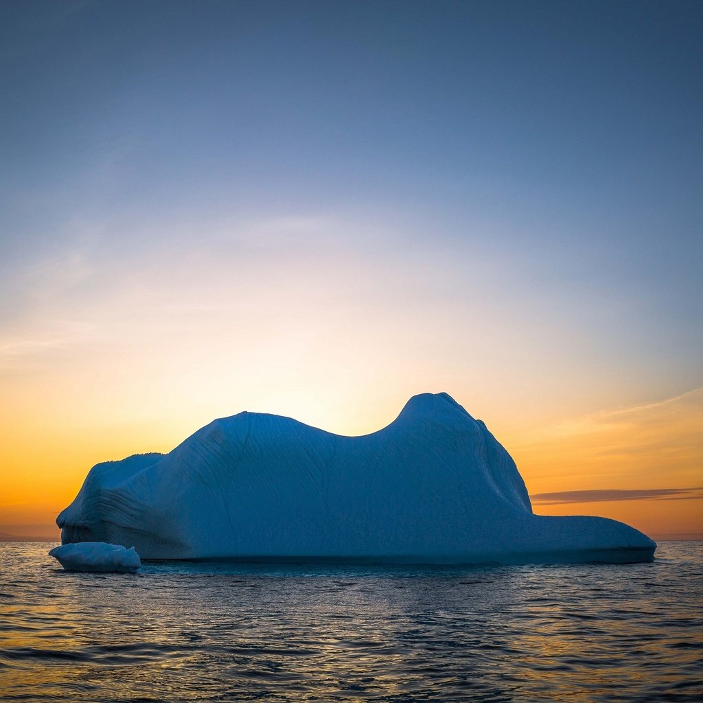 Обои небо, облака, солнце, закат, море, айсберг, the sky, clouds, the sun, sunset, sea, iceberg разрешение 2048x1365 Загрузить