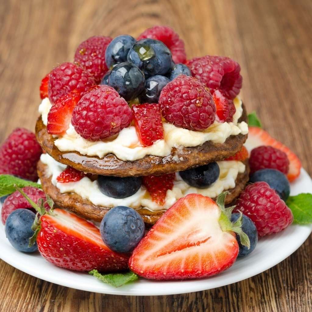 Обои крем для торта, малина, клубника, ягоды, черника, блины, cream cake, raspberry, strawberry, berries, blueberries, pancakes разрешение 1920x1271 Загрузить