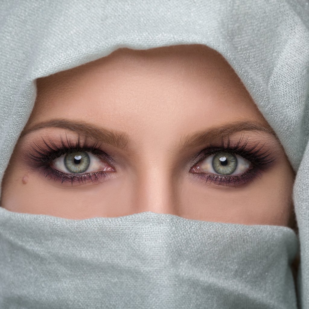 Обои глаза, девушка, взгляд, лицо, родинка, платок, eyes, girl, look, face, mole, shawl разрешение 2048x1365 Загрузить
