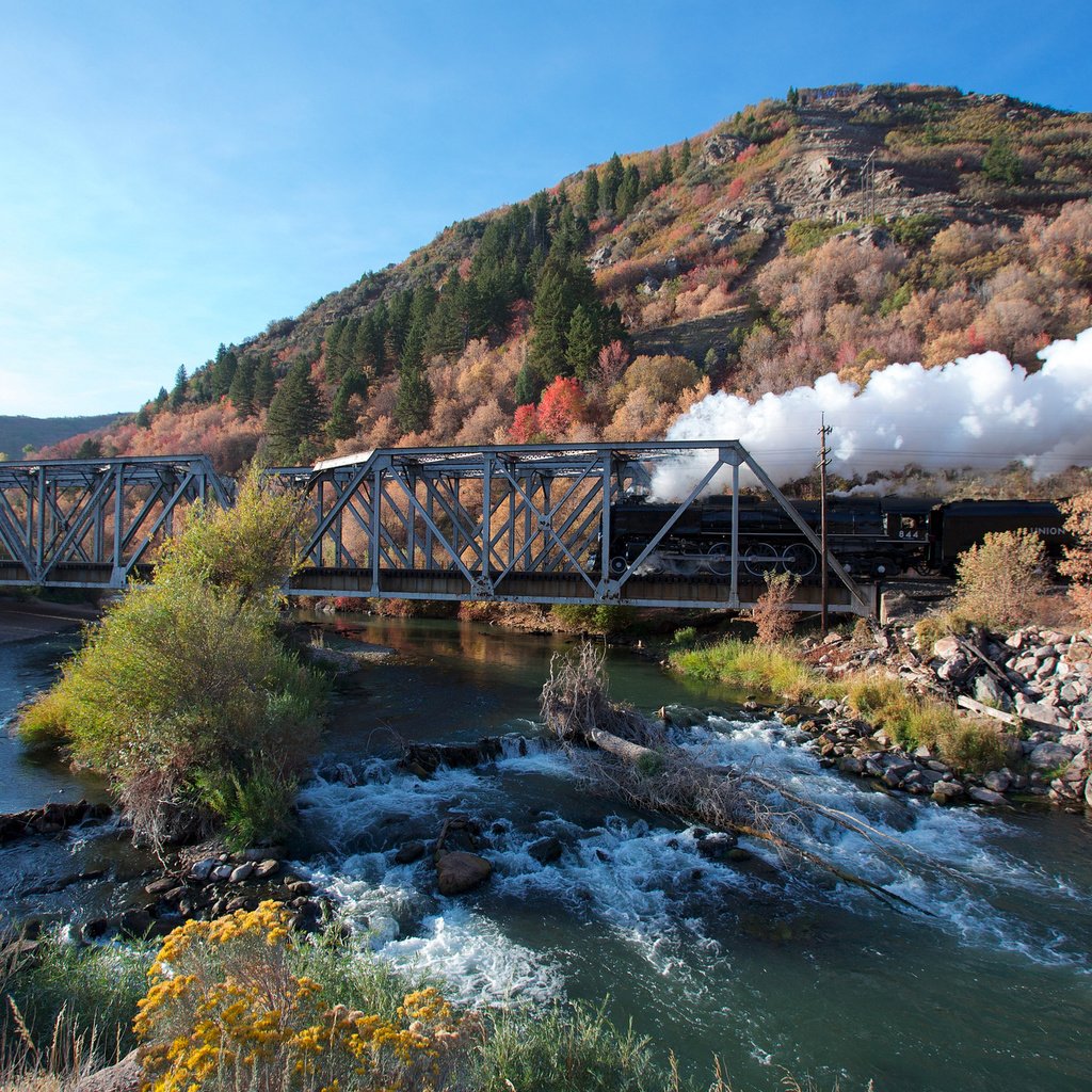 Обои небо, река, гора, мост, дым, паровоз, the sky, river, mountain, bridge, smoke, the engine разрешение 2048x1365 Загрузить