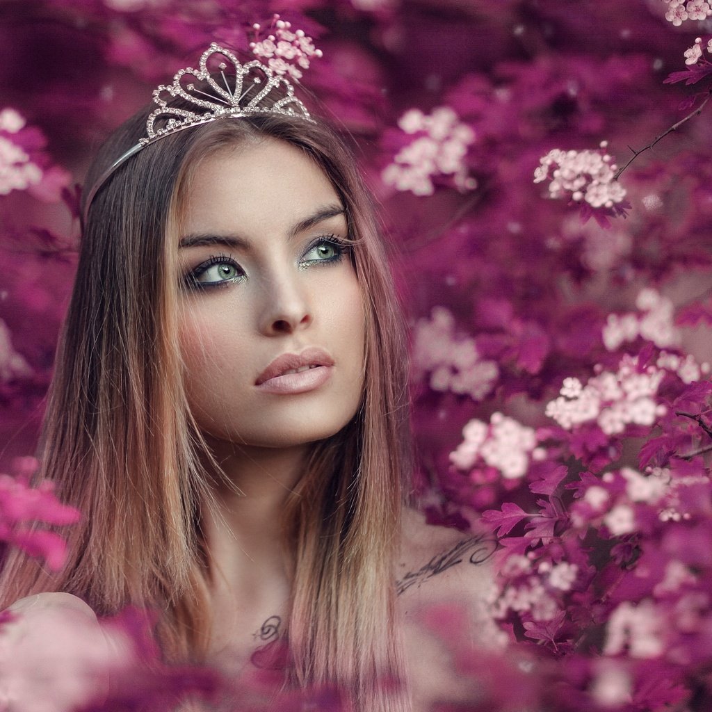 Обои цветы, девушка, блондинка, портрет, взгляд, диадема, flowers, girl, blonde, portrait, look, diadema разрешение 2560x1600 Загрузить