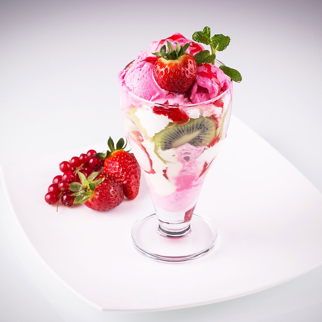 Обои мороженое, клубника, ягоды, киви, сладкое, десерт, смородина, ice cream, strawberry, berries, kiwi, sweet, dessert, currants разрешение 4500x3004 Загрузить