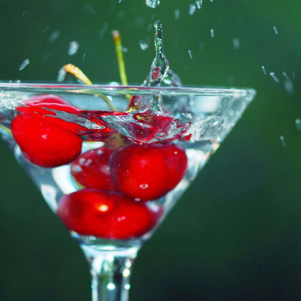 Обои вода, фон, капли, ягода, брызги, бокал, вишня.черешня, water, background, drops, berry, squirt, glass, cherry.cherry разрешение 1920x1200 Загрузить