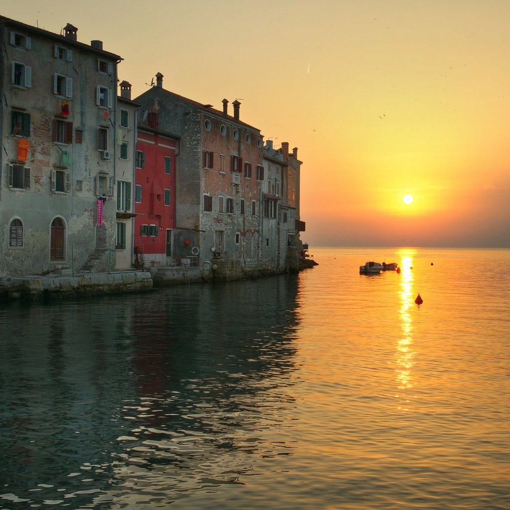 Обои закат, море, город, rovinj croatie, sunset, sea, the city разрешение 2048x1365 Загрузить