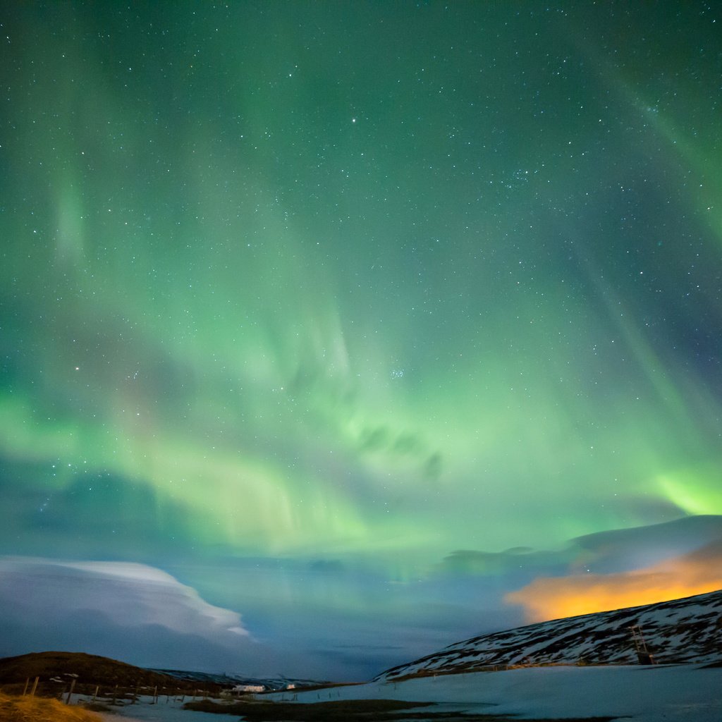 Обои свет, горы, северное сияние, скандинавия, ночное небо, light, mountains, northern lights, scandinavia, the night sky разрешение 2048x1311 Загрузить