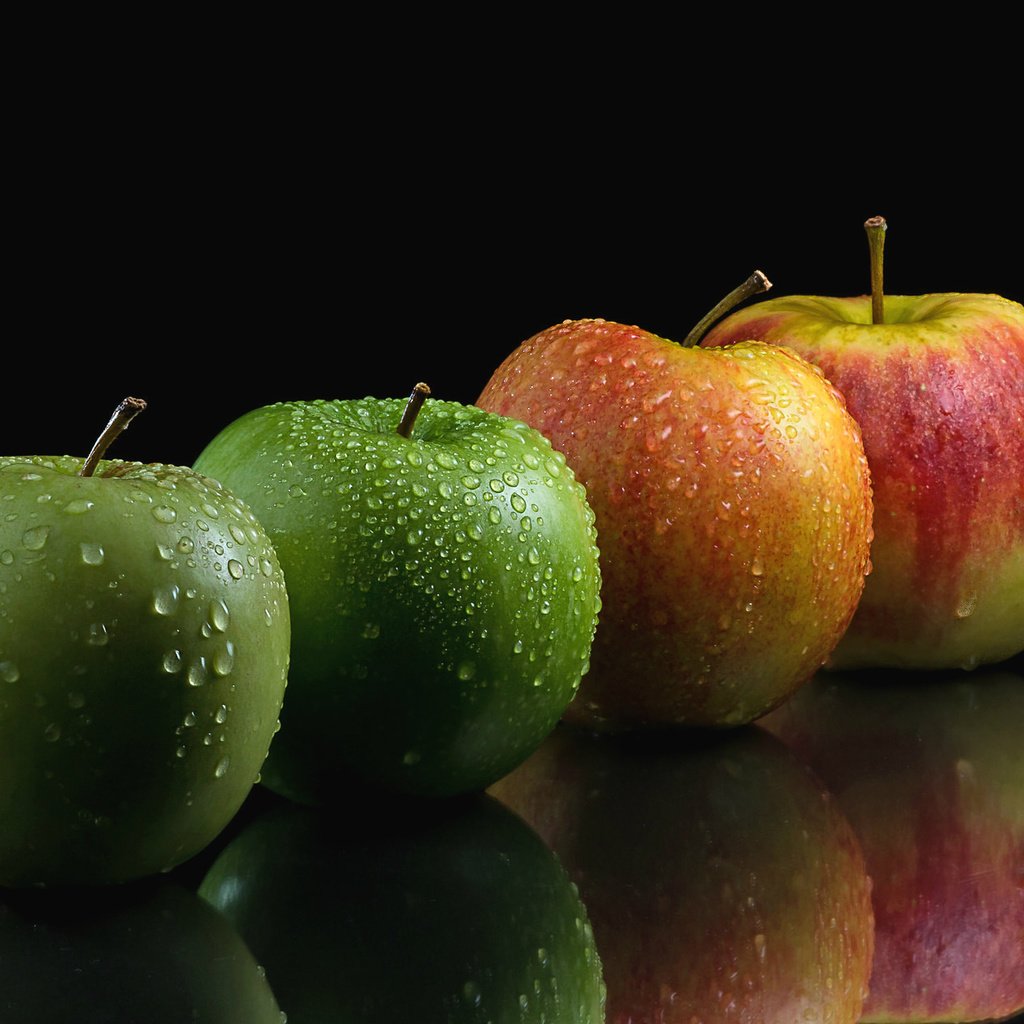 Обои вода, капли, фрукты, яблоки, черный фон, water, drops, fruit, apples, black background разрешение 2048x1260 Загрузить