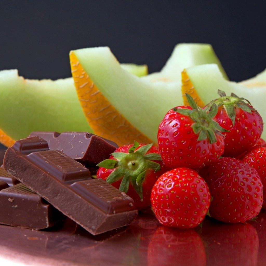 Обои клубника, шоколад, кусочки, дыня, strawberry, chocolate, pieces, melon разрешение 2400x1600 Загрузить