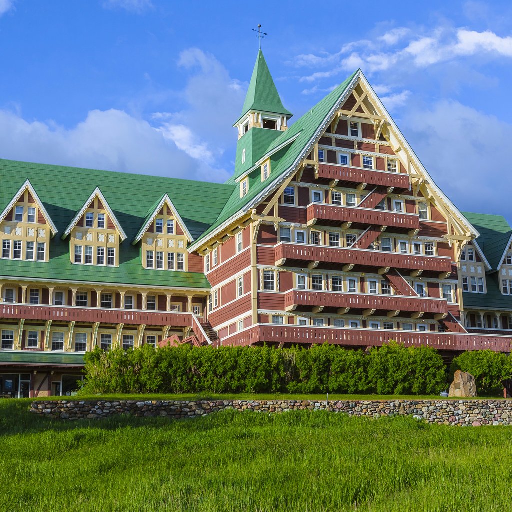 Обои трава, national park alberta, фото, парк, город, дом, канада, отель, prince of wales, hotel waterton, grass, photo, park, the city, house, canada, the hotel разрешение 4200x2800 Загрузить