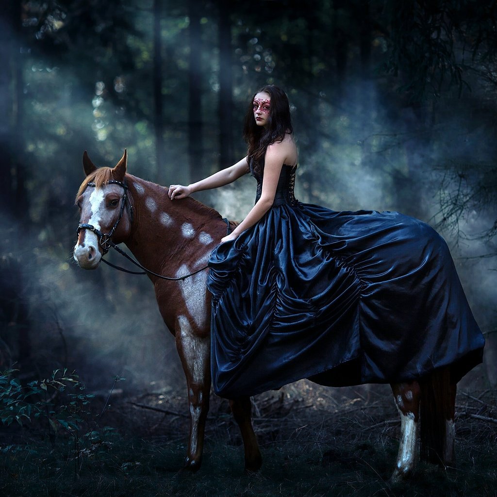Обои лошадь, лес, девушка, маска, платье, конь, horse, forest, girl, mask, dress разрешение 2048x1312 Загрузить