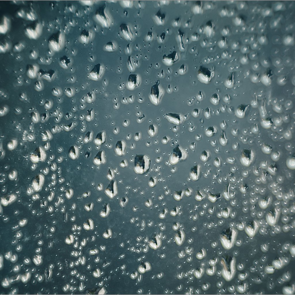 Обои вода, капли, дождь, окно, боке, andrius maciunas, water, drops, rain, window, bokeh разрешение 2048x1281 Загрузить