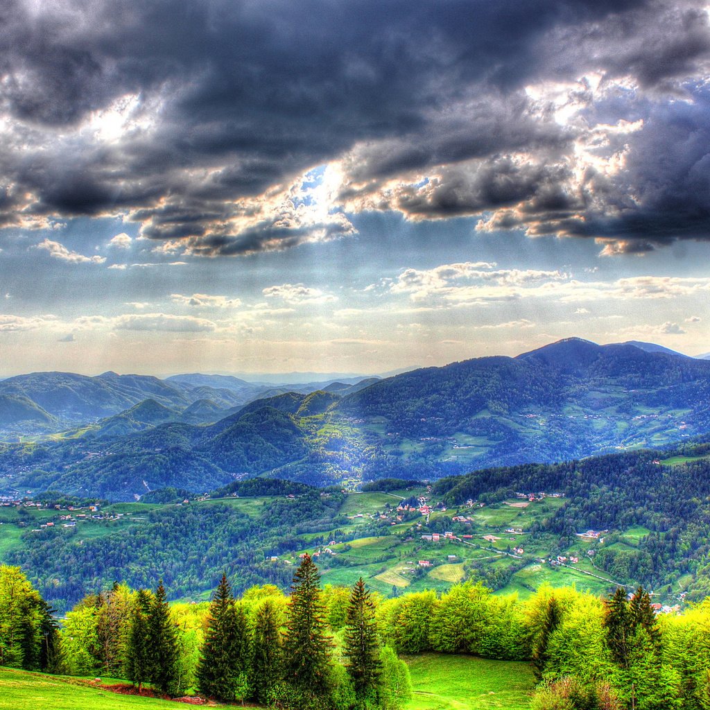 Обои небо, облака, горы, пейзаж, ель, леса, словения, the sky, clouds, mountains, landscape, spruce, forest, slovenia разрешение 2560x1600 Загрузить