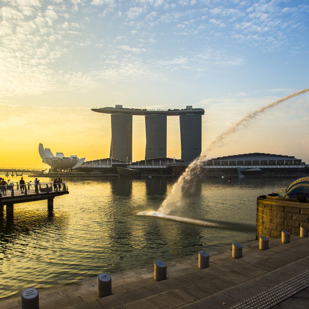Обои восход, город, фонтан, сингапур, парк мерлион, sunrise, the city, fountain, singapore, merlion park разрешение 2880x1800 Загрузить