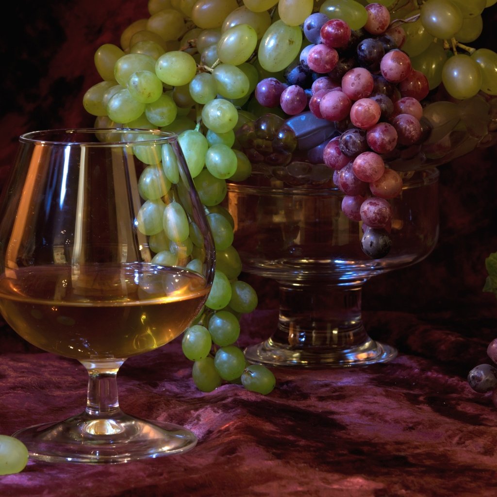 Обои виноград, бокал, ягоды, коньяк, grapes, glass, berries, cognac разрешение 2534x1619 Загрузить