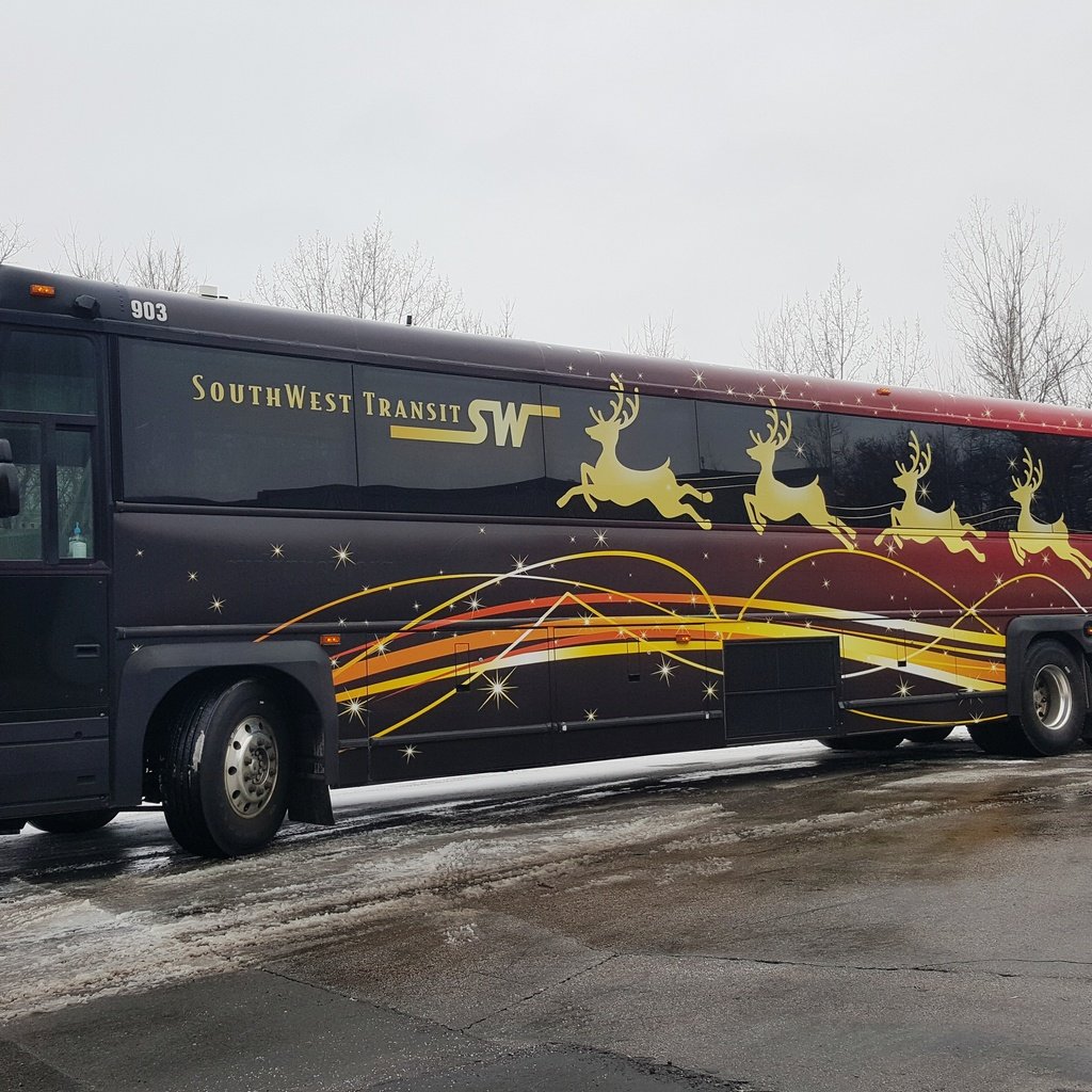 Обои new year bus разрешение 5312x2988 Загрузить