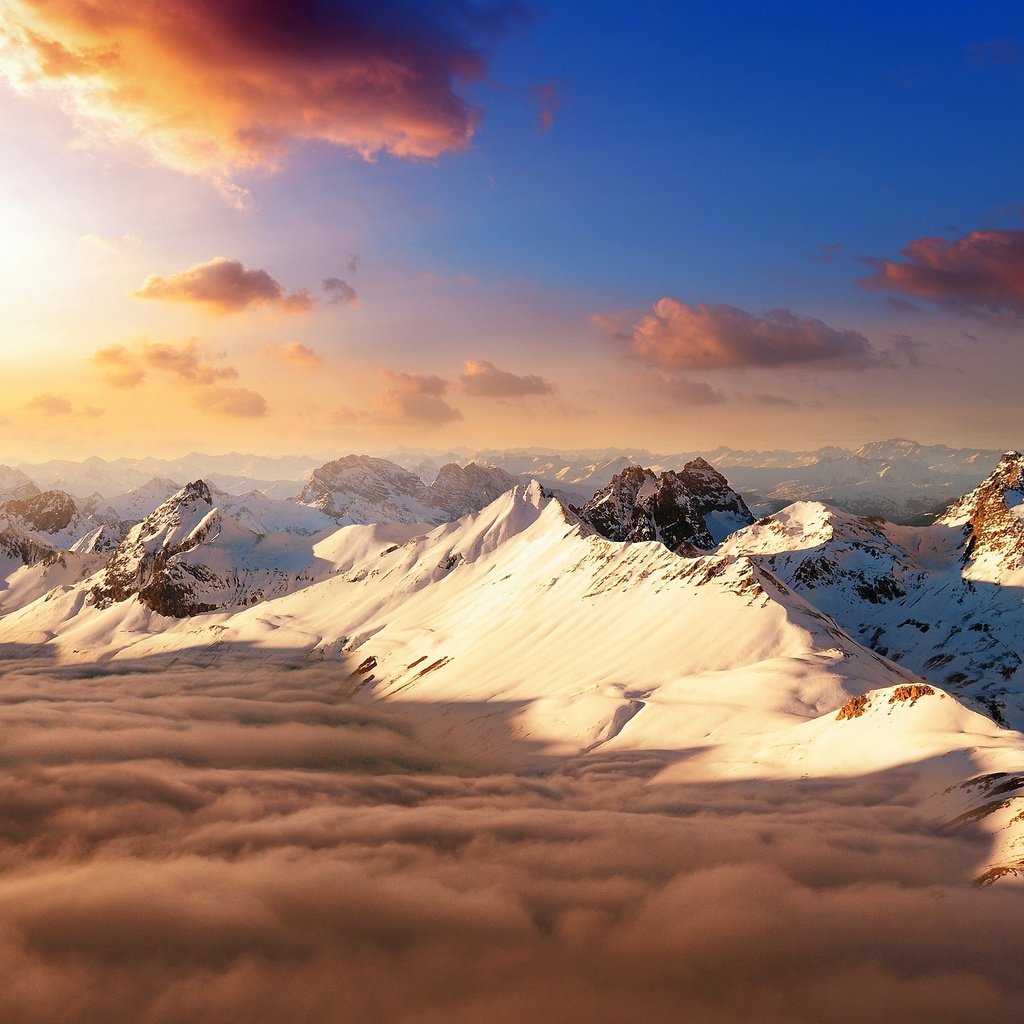 Обои небо, облака, горы, снежные вершины, the sky, clouds, mountains, snowy peaks разрешение 2560x1600 Загрузить