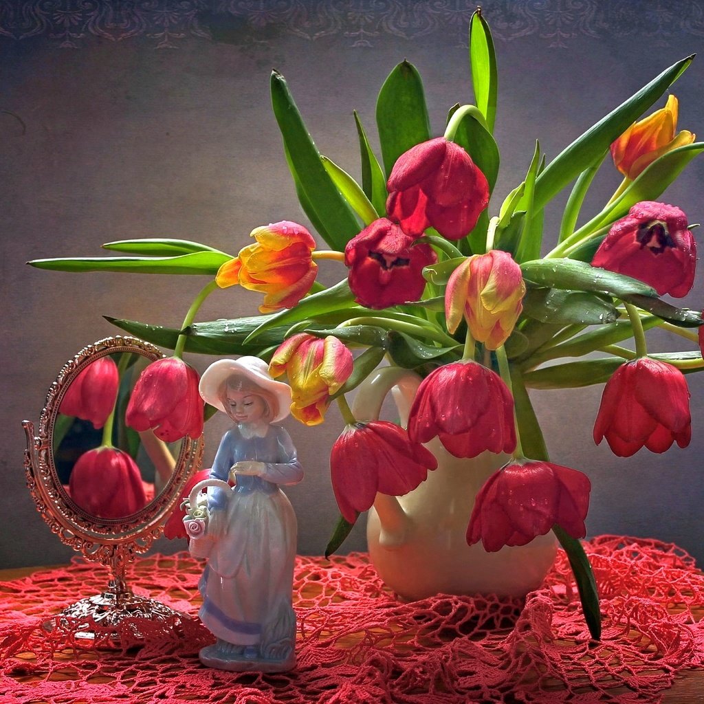 Обои отражение, статуэтка, зеркало, девочка, букет, тюльпаны, reflection, figurine, mirror, girl, bouquet, tulips разрешение 1920x1301 Загрузить