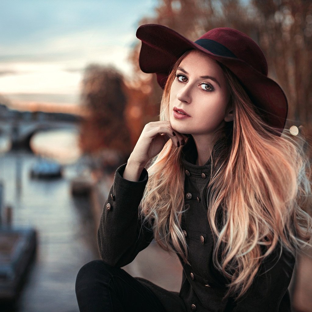 Обои девушка, блондинка, взгляд, шляпа, girl, blonde, look, hat разрешение 2048x1295 Загрузить