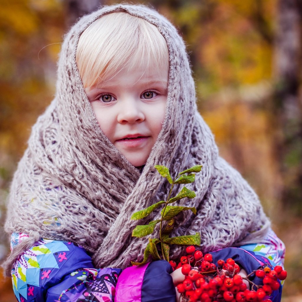 Обои девочка, ребенок, платок, girl, child, shawl разрешение 3000x2000 Загрузить