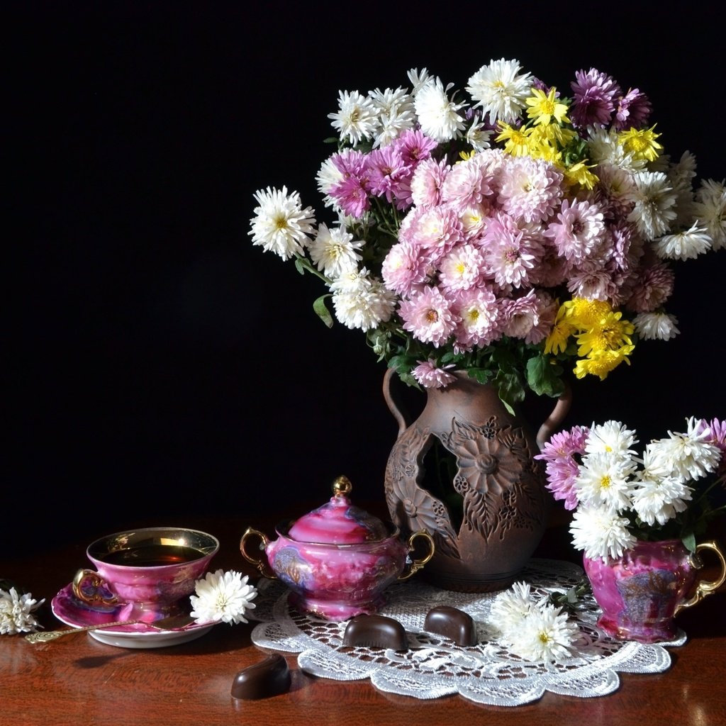 Обои конфеты, чай, хризантемы, натюрморт, candy, tea, chrysanthemum, still life разрешение 2400x1600 Загрузить