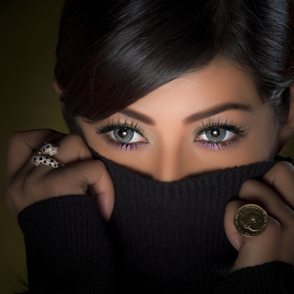 Обои глаза, брюнетка, кольца, свитер, eyes, brunette, ring, sweater разрешение 2048x1361 Загрузить