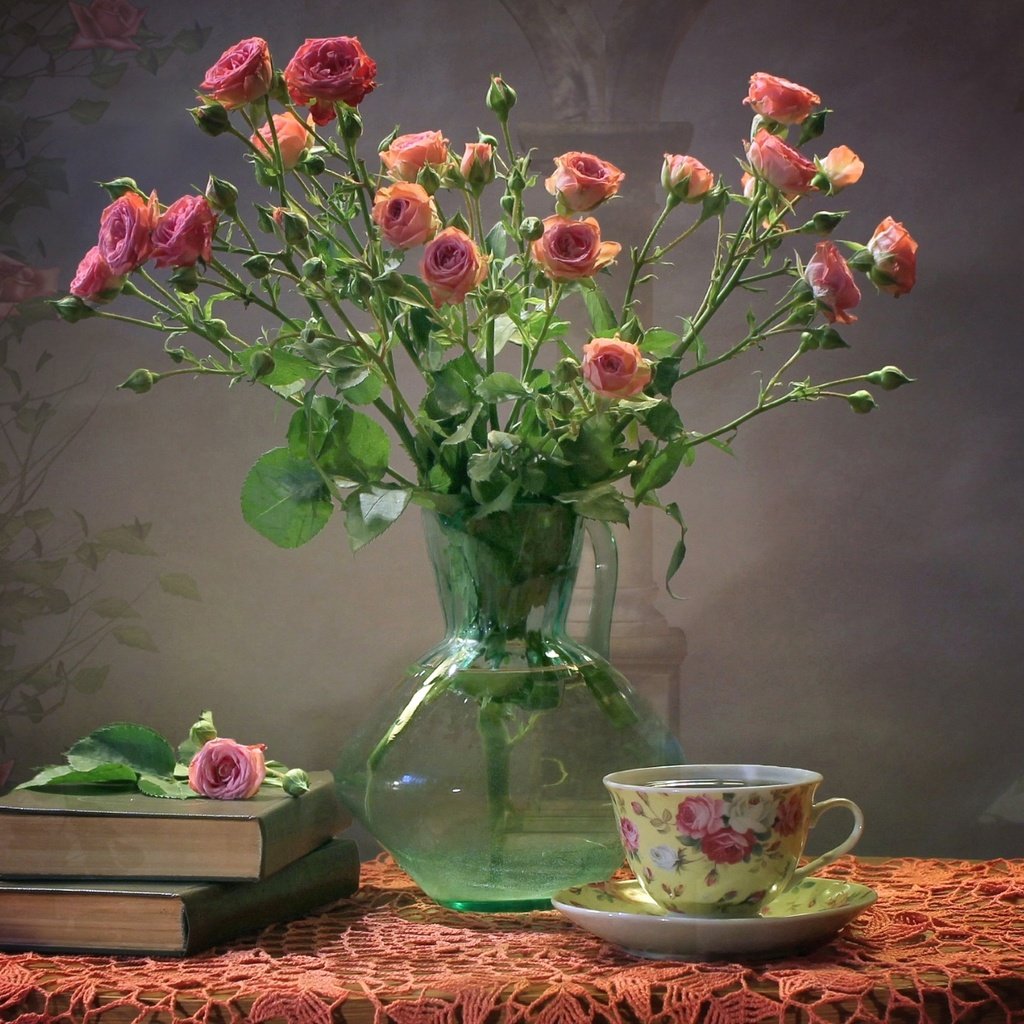 Обои текстура, розы, книги, букет, чашка, чай, texture, roses, books, bouquet, cup, tea разрешение 1920x1260 Загрузить