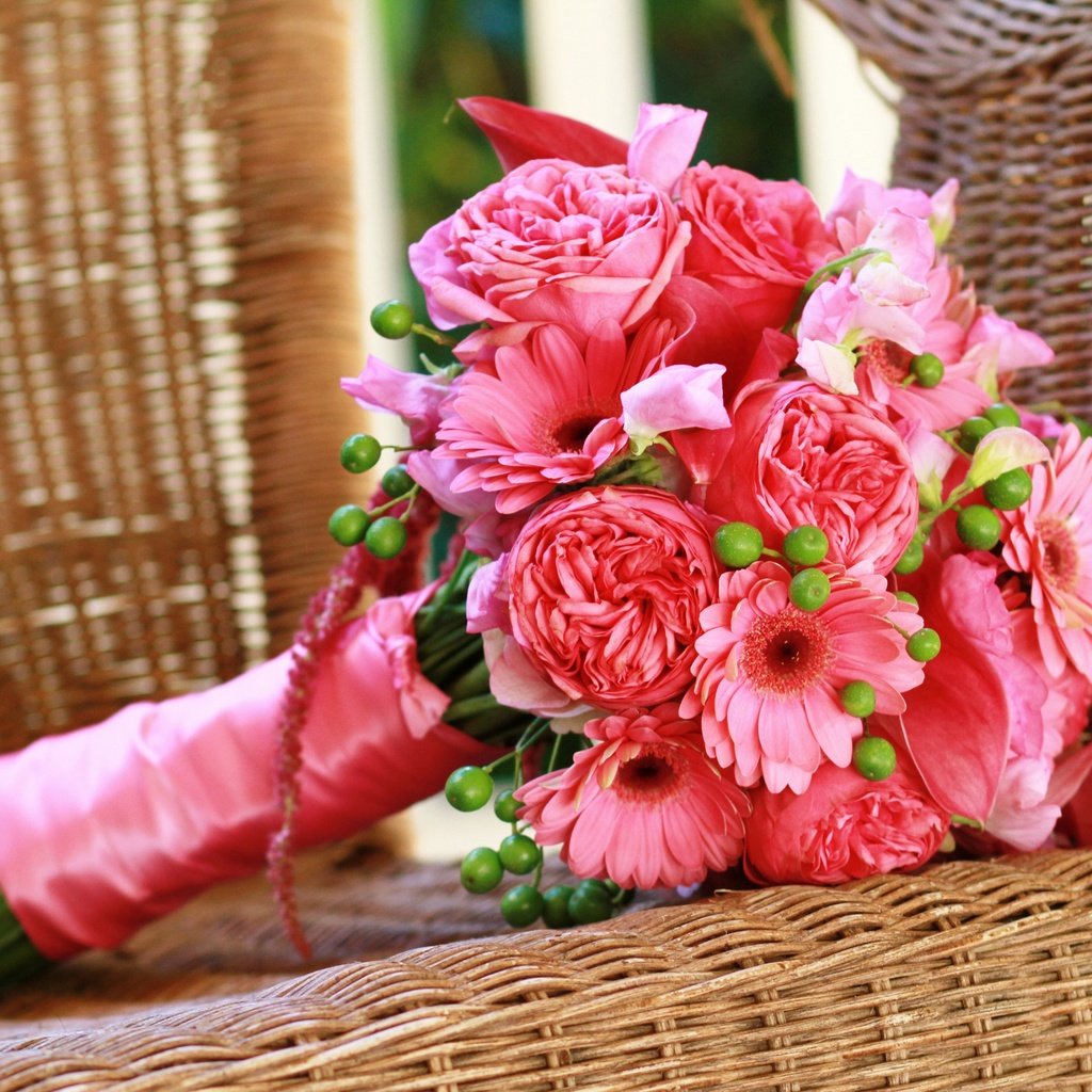 Обои розы, розовые, герберы, роз, букеты, gerberas, roses, pink, gerbera, bouquets разрешение 2880x1987 Загрузить