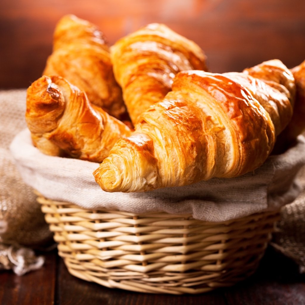 Обои корзина, завтрак, выпечка, круасан, круассан, basket, breakfast, cakes, croissant разрешение 5500x3667 Загрузить