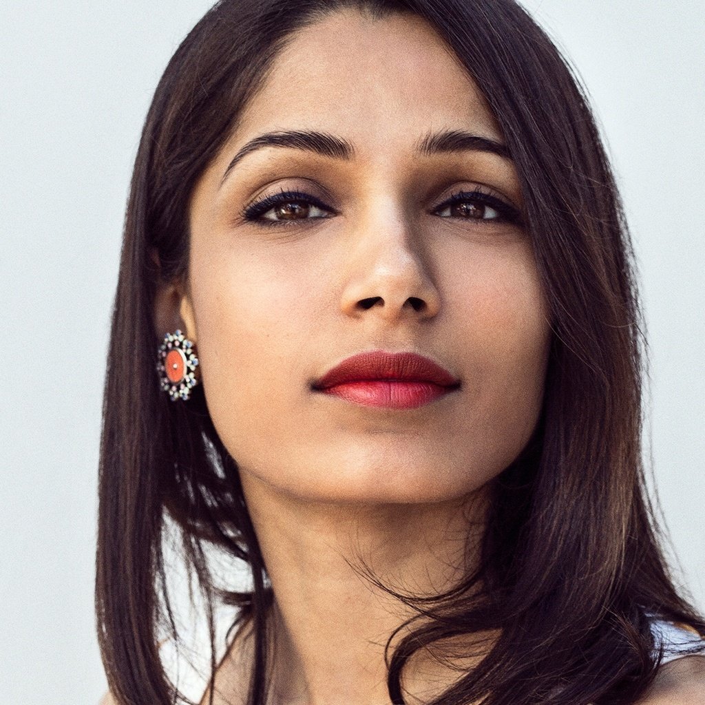 Обои девушка, взгляд, лицо, актриса, фрида пинто, girl, look, face, actress, freida pinto разрешение 2341x1423 Загрузить