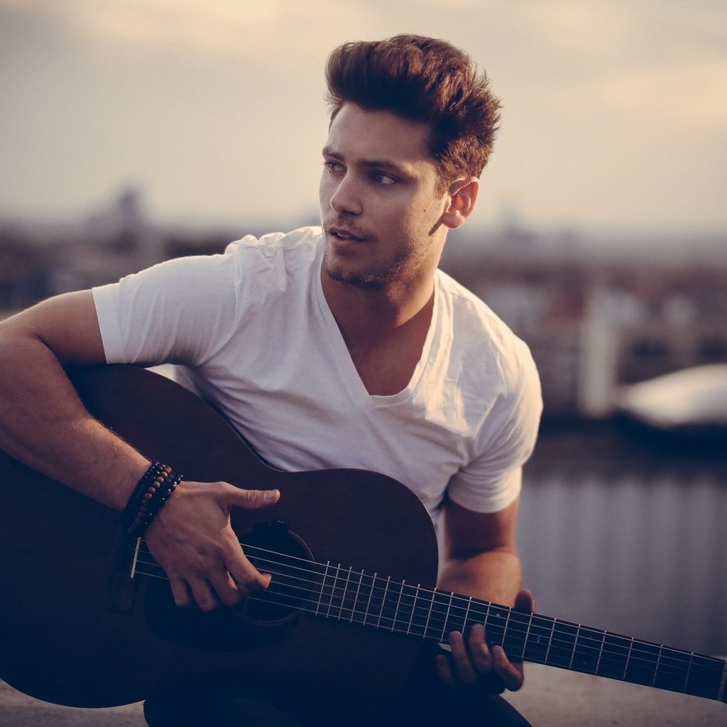 Обои гитара, мужчина, бастиан бейкер, швейцарский певец, guitar, male, bastian baker, swiss singer разрешение 2048x1365 Загрузить