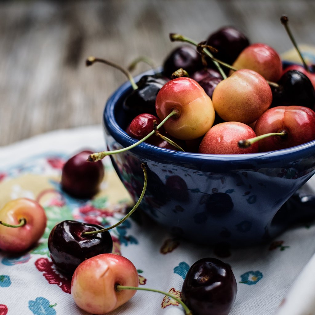 Обои черешня, ягоды, вишня, чашка, cherry, berries, cup разрешение 2048x1485 Загрузить
