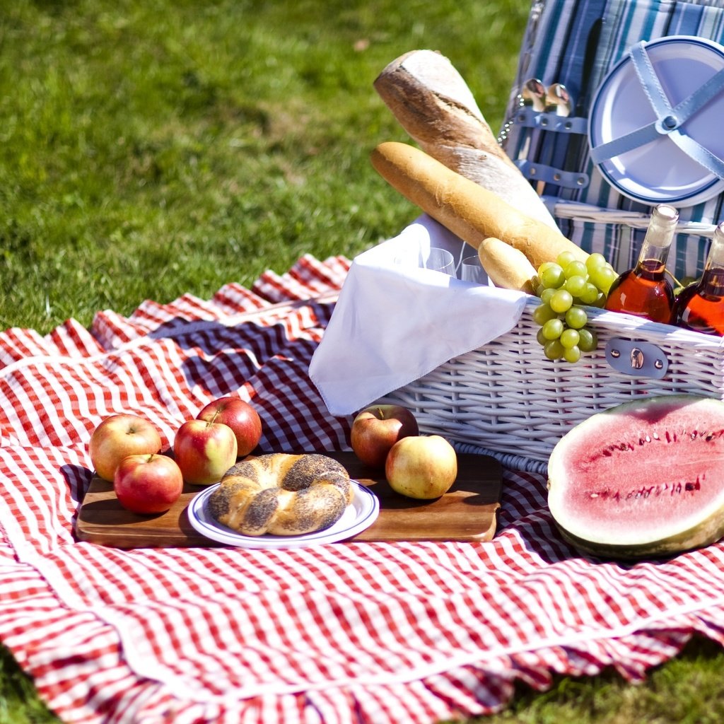 Обои виноград, еда, фрукты, яблоки, арбуз, хлеб, пикник, grapes, food, fruit, apples, watermelon, bread, picnic разрешение 2560x1600 Загрузить