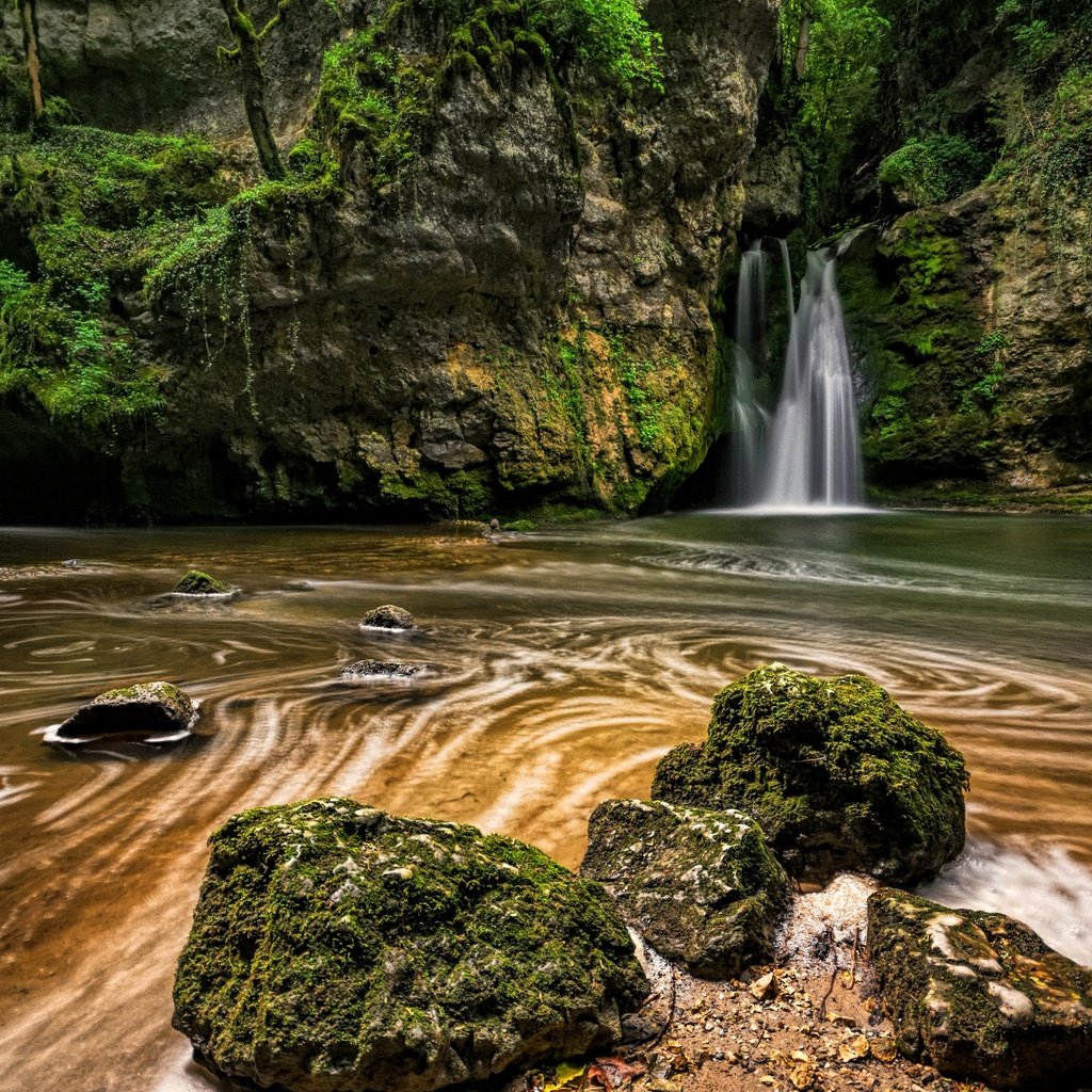 Обои камни, скала, ручей, водопад, швейцария, мох, la tine de conflens, stones, rock, stream, waterfall, switzerland, moss разрешение 2880x1919 Загрузить