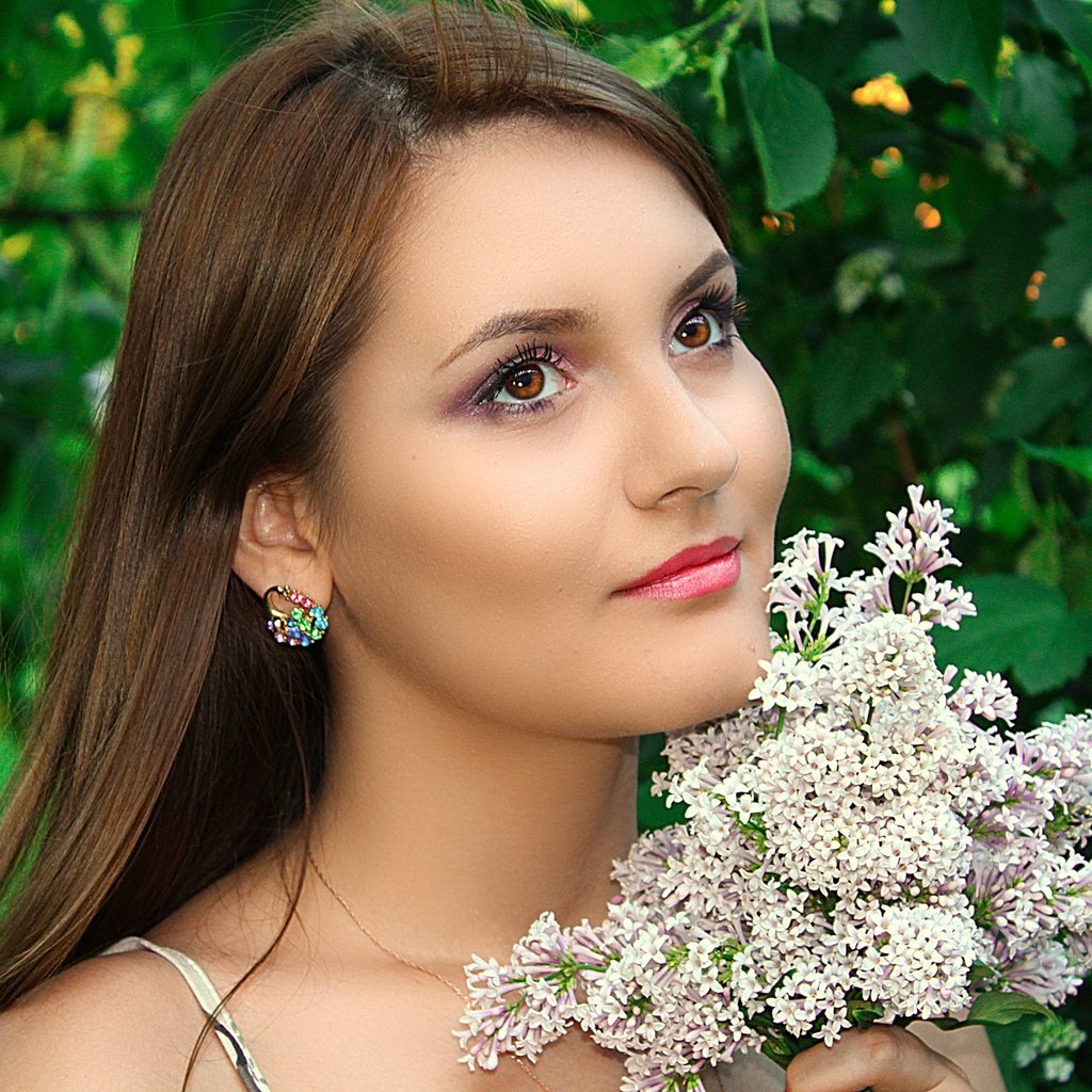 Обои цветы, девушка, весна, лицо, сирень, портет, oliana, flowers, girl, spring, face, lilac, portet разрешение 2880x1920 Загрузить