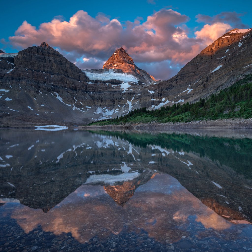 Обои озеро, горы, снег, отражение, канада, британская колумбия, lake, mountains, snow, reflection, canada, british columbia разрешение 2048x1367 Загрузить