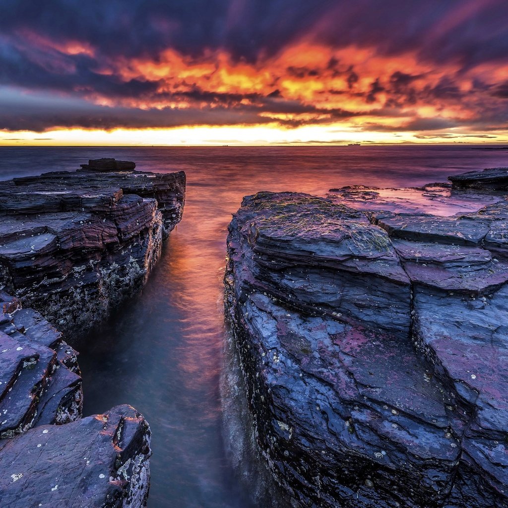 Обои небо, камни, закат, море, горизонт, побережье, the sky, stones, sunset, sea, horizon, coast разрешение 2880x1620 Загрузить