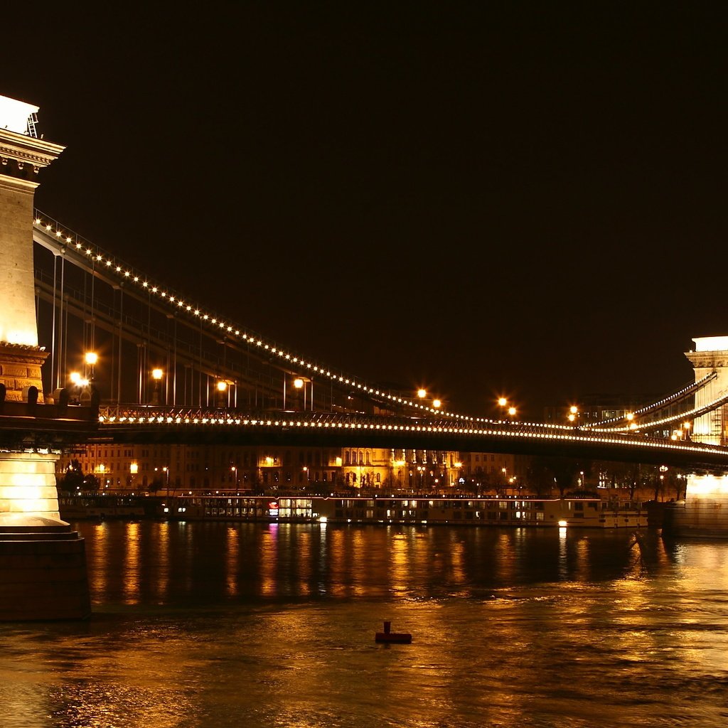 Обои ночь, огни, река, венгрия, будапешт, дунай, цепной мост, night, lights, river, hungary, budapest, the danube, chain bridge разрешение 3861x1642 Загрузить