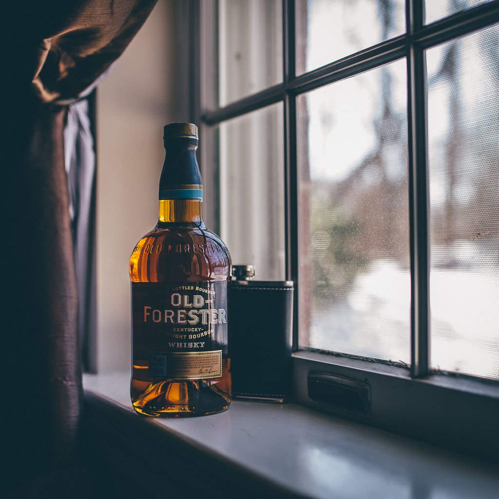 Обои фон, окно, бутылка, виски, old forester, background, window, bottle, whiskey разрешение 2048x1367 Загрузить