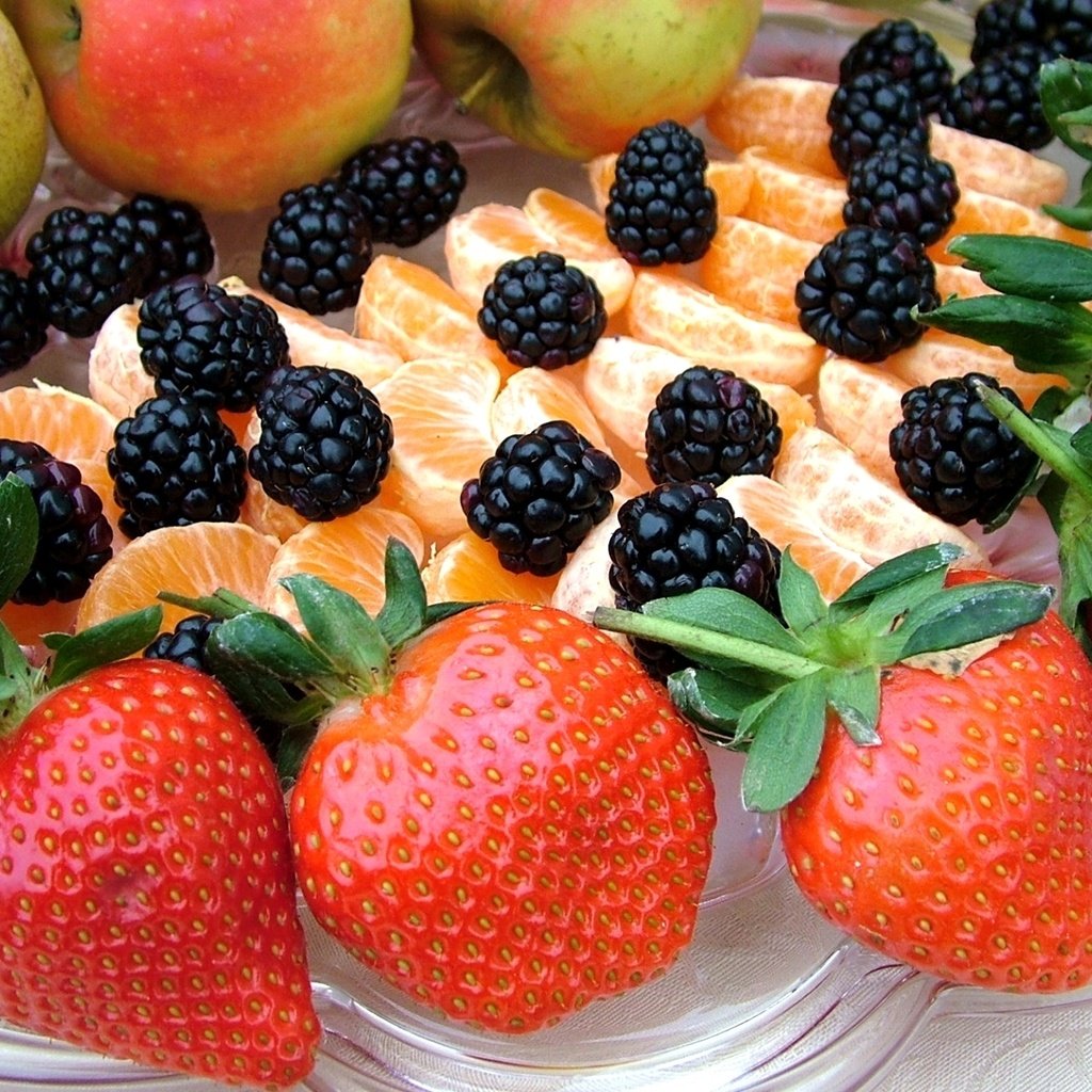 Обои фрукты, клубника, ягоды, яблоко, мандарин, ежевика, fruit, strawberry, berries, apple, mandarin, blackberry разрешение 1920x1252 Загрузить