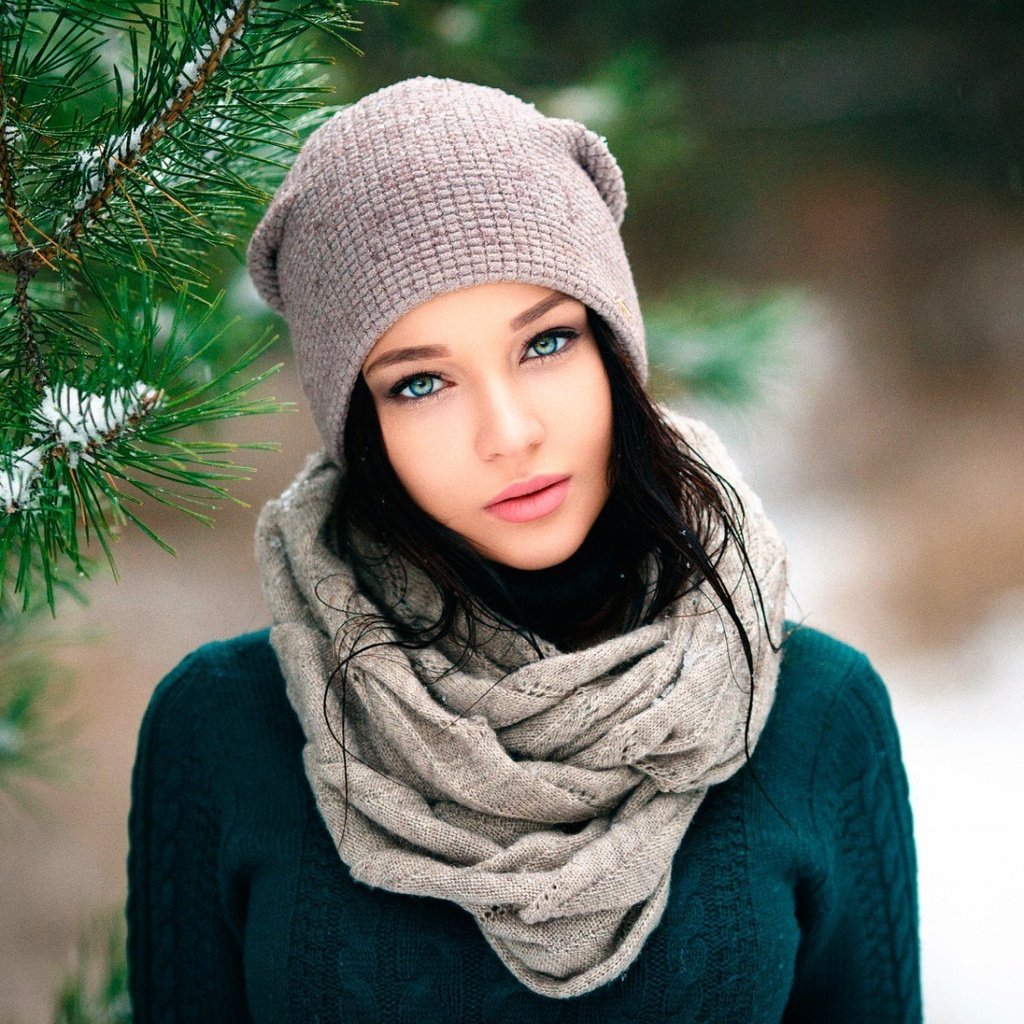 Обои снег, лес, девушка, брюнетка, сосна, snow, forest, girl, brunette, pine разрешение 1920x1080 Загрузить