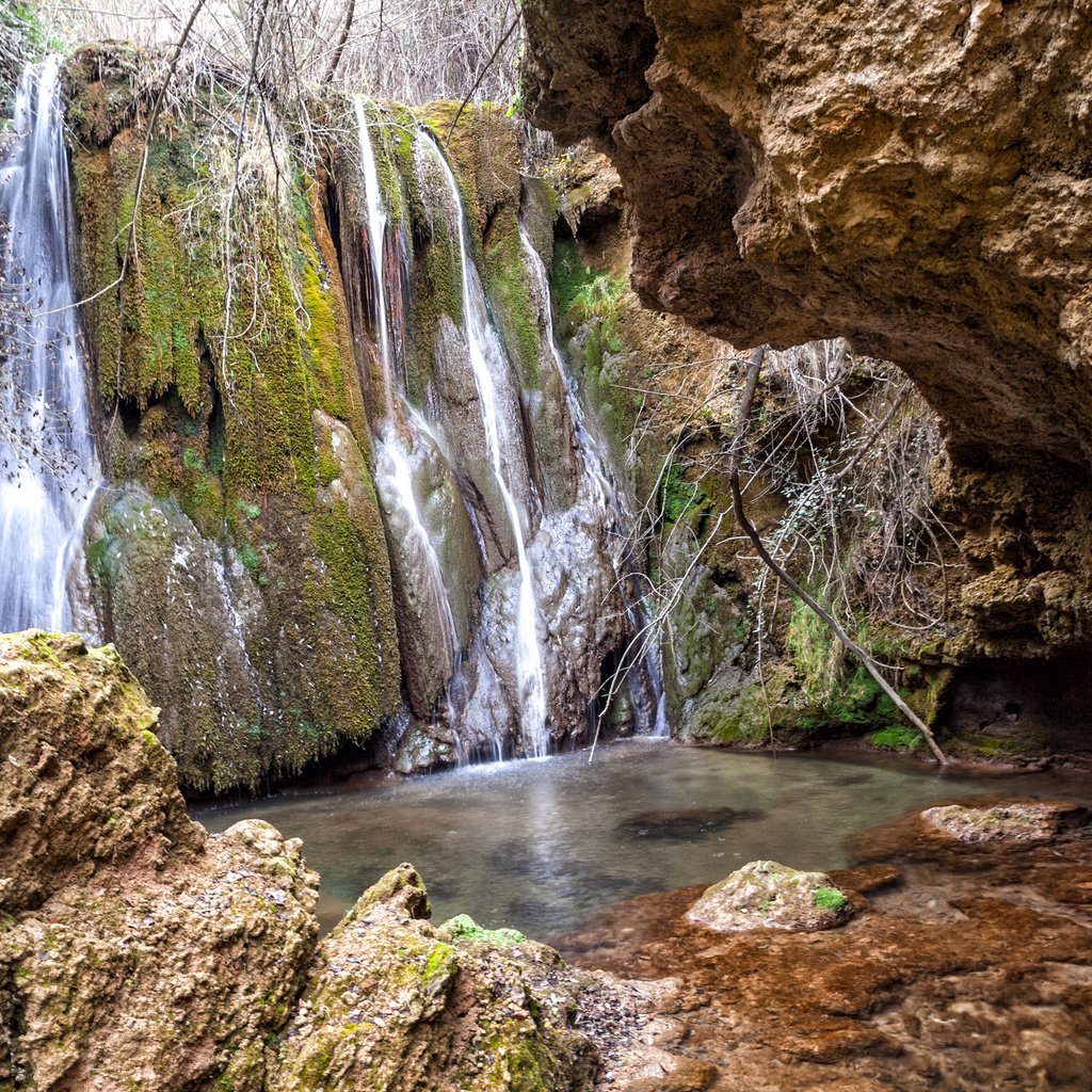 Обои камни, скала, водопад, мох, испания, canete, castille la mancha, stones, rock, waterfall, moss, spain разрешение 2400x1800 Загрузить