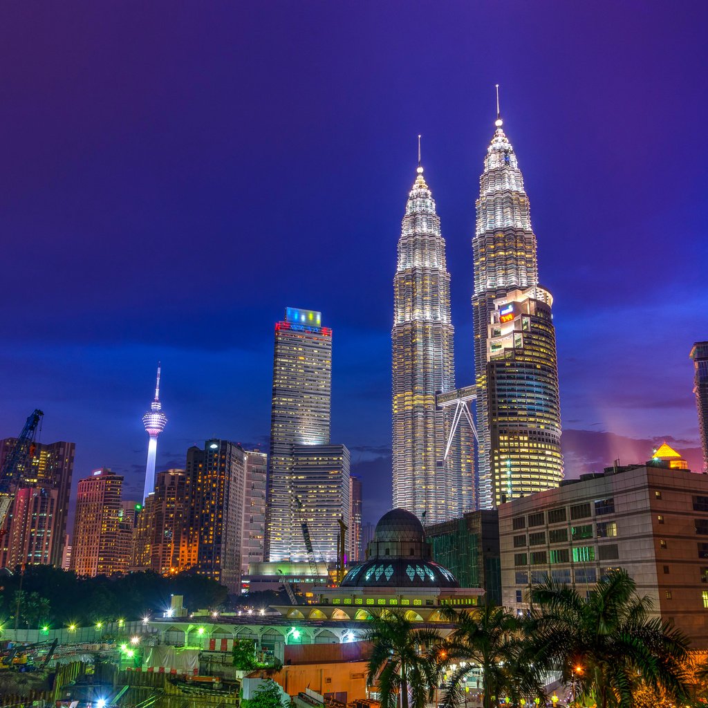 Обои ночь, небоскребы, мегаполис, малайзия, куала-лумпур, башни петронас, night, skyscrapers, megapolis, malaysia, kuala lumpur, petronas twin towers разрешение 3600x2385 Загрузить