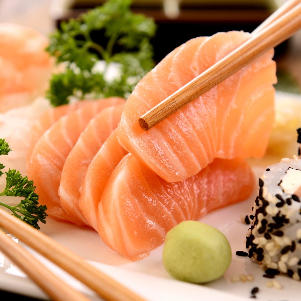 Обои рыба, палочки, суши, японская кухня, зелень петрушки, fish, sticks, sushi, japanese cuisine, parsley разрешение 5478x3846 Загрузить