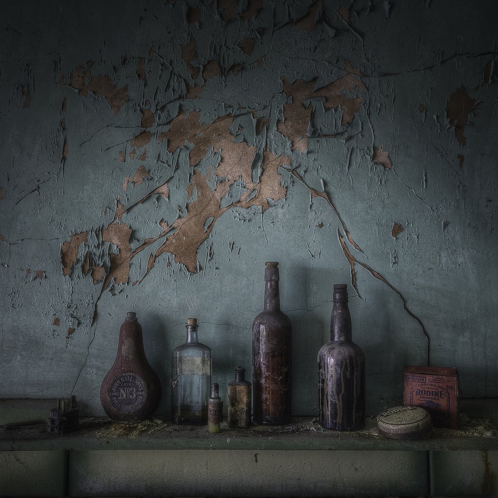 Обои фон, стена, бутылки, background, wall, bottle разрешение 2048x1365 Загрузить