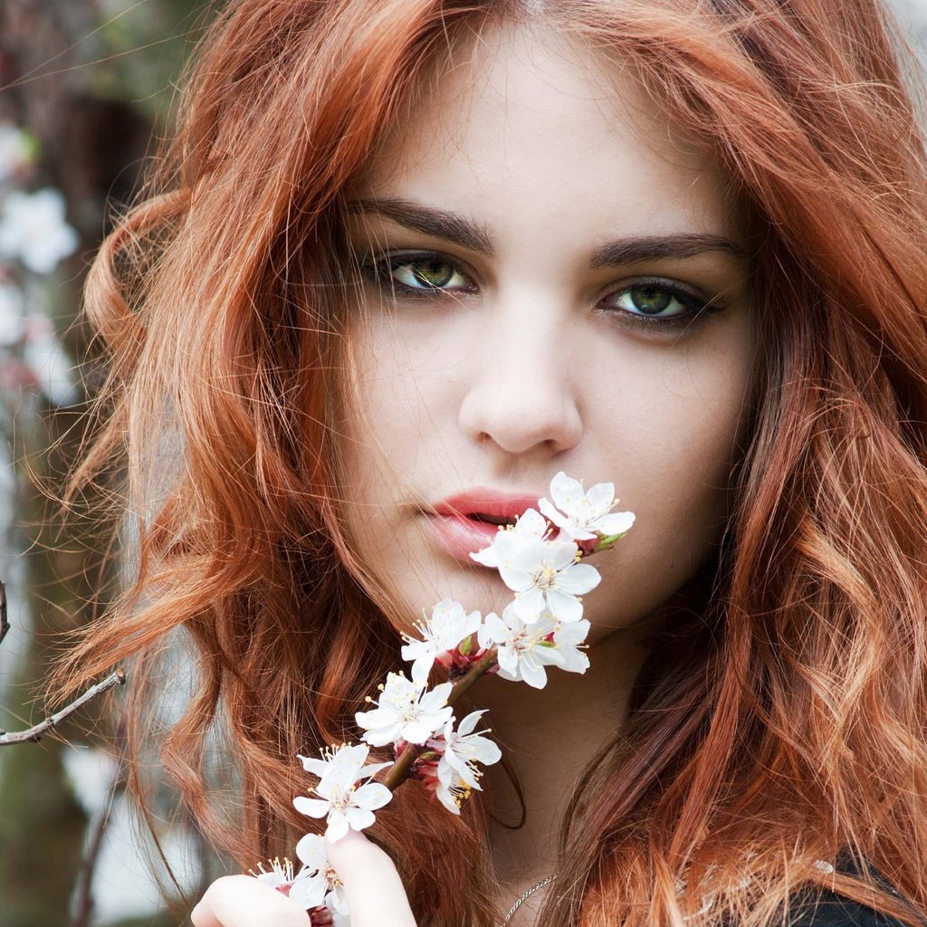 Обои девушка, взгляд, весна, волосы, зеленые глаза, веточки, girl, look, spring, hair, green eyes, twigs разрешение 6981x4990 Загрузить