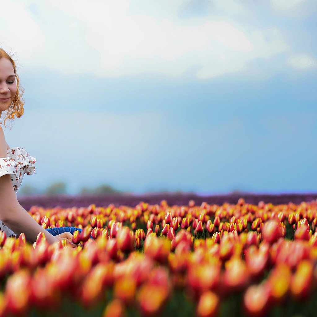 Обои девушка, лето, тюльпаны, girl, summer, tulips разрешение 2048x1150 Загрузить