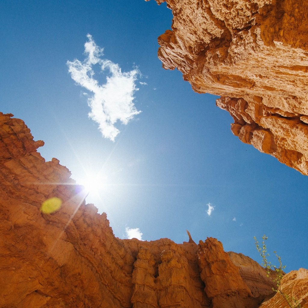 Обои небо, горы, скалы, природа, пейзаж, солнечный свет, the sky, mountains, rocks, nature, landscape, sunlight разрешение 1920x1200 Загрузить