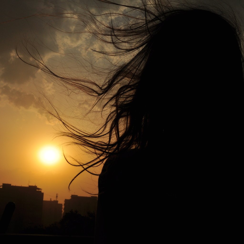 Обои небо, закат, девушка, пейзаж, волосы, ветер, the sky, sunset, girl, landscape, hair, the wind разрешение 4288x2848 Загрузить