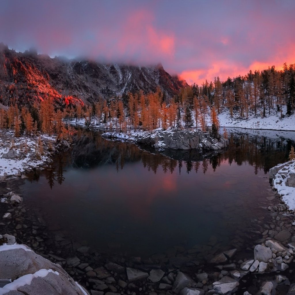 Обои озеро, горы, снег, закат, отражение, осень, enchanted leprechaun, lake, mountains, snow, sunset, reflection, autumn разрешение 1920x1100 Загрузить