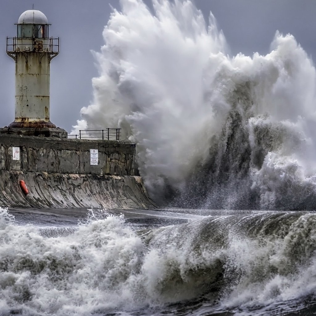 Обои море, маяк, волна, шторм, sea, lighthouse, wave, storm разрешение 2047x1265 Загрузить