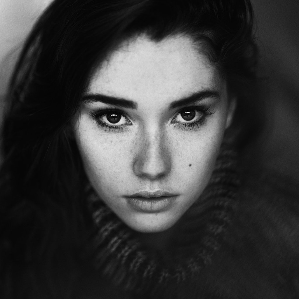 Обои девушка, портрет, чёрно-белое, лицо, girl, portrait, black and white, face разрешение 2048x1366 Загрузить